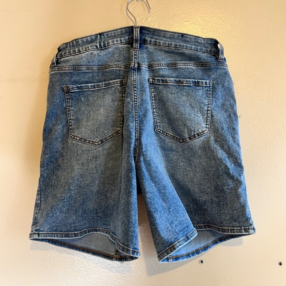 Universal Standard shorts - Picture 2 of 2